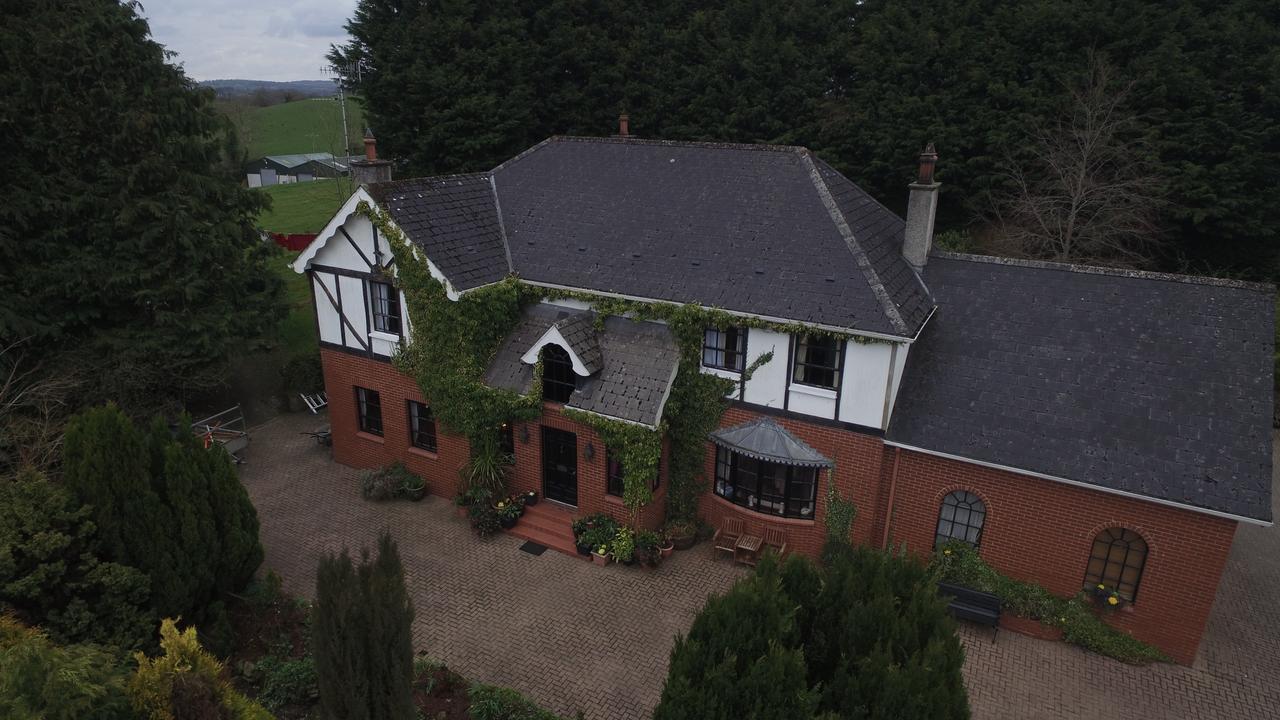 Pinewood Lodge Guest House Omagh Buitenkant foto